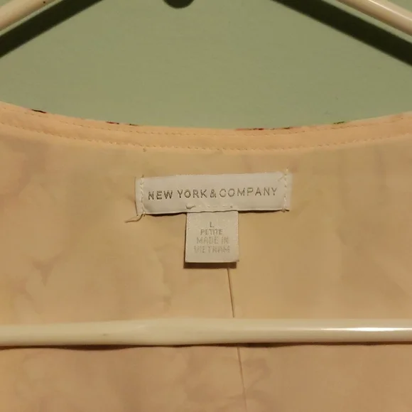 Nwt. Stunning, gorgeous dress. High low. Ruffles. Very feminine. Elastic waist - Picture 4 of 16